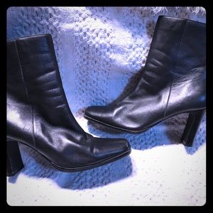 Apostrophe black heeled dress boots size 7M